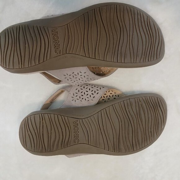 VIONICS THONGS WITH GRAY STAMPED CUT OUTS - Picture 4 of 5